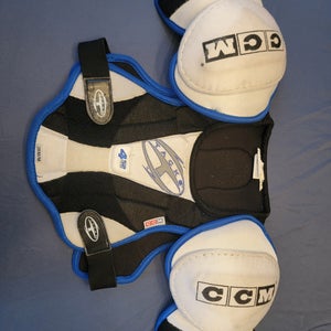 Medium Junior CCM Tacks 452 Shoulder Pads (Used)