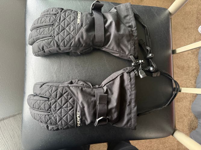 Black Small Women's Dakine Gloves (Used)