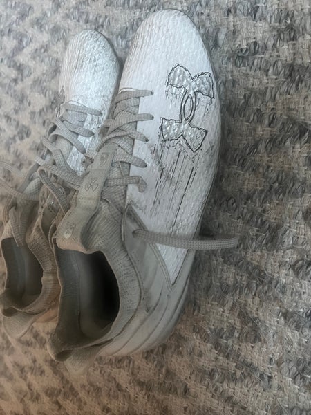 Mens Under Armour Blur Smoke 2.0 cleats (size 9)