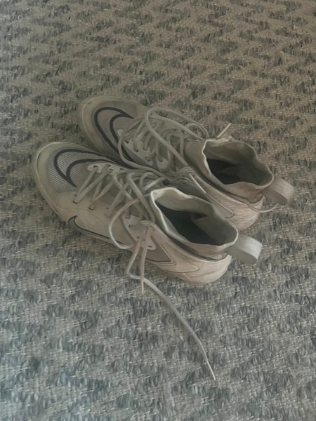 Mens Nike Hurricane Cleats (size 10.5)