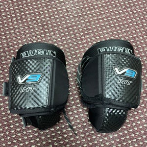 Vaughn V9 Intermediate Knee Guards. Does not come with garter belt.