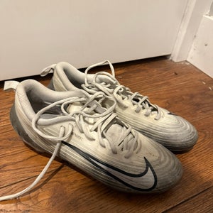 White Men's Size M 9.5 (W 10.5) Adult Nike Vapor Low Top Molded Cleats (Used)