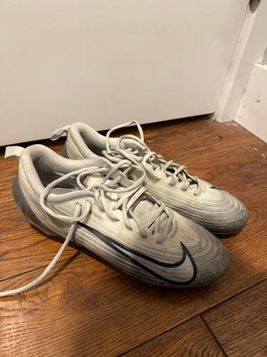 White Men's Size M 9.5 (W 10.5) Adult Nike Vapor Low Top Molded Cleats (Used)