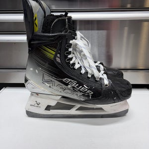 Bauer Vapor Hyperlite2 Hockey Skates NHL Pro Stock Size 10 FIT 1 288MM (Used)