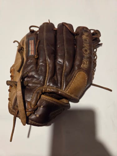 Nokona RH Alpha select S-200 Baseball Glove 11.5" (Used)