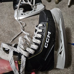 Black CCM AS-550 Hockey Skates Size 1 (Used)
