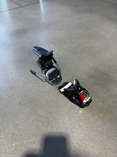 New Look Pivot 12 GW Black Icon Ski Bindings 95mm Brake DIN 4-12