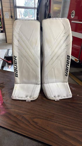 35" Bauer Vapor Hyperlite Goalie Leg Pads (Used)