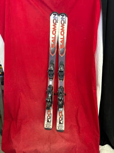 Skis: Salomon X-Wing Focus skis, 135cm. Bindings: Salomon, binding range: 260-384mm.