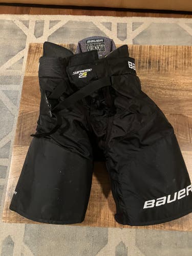 NEW Men's Medium Bauer Supreme 2S Pro Hockey pants and girdle