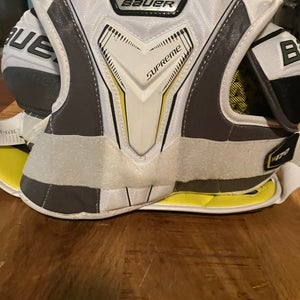 NEW Bauer Supreme S170 shoulder pads