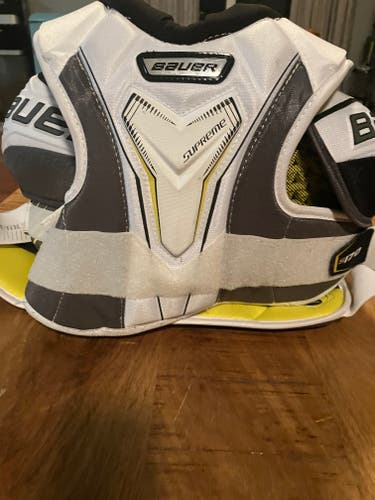 NEW Bauer Supreme S170 shoulder pads