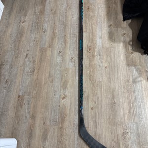 Intermediate Bauer Twitch Left Hand Hockey Stick P28 65 Flex (Used)