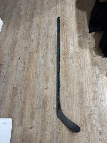 Intermediate Bauer Twitch Left Hand Hockey Stick P28 65 Flex (Used)