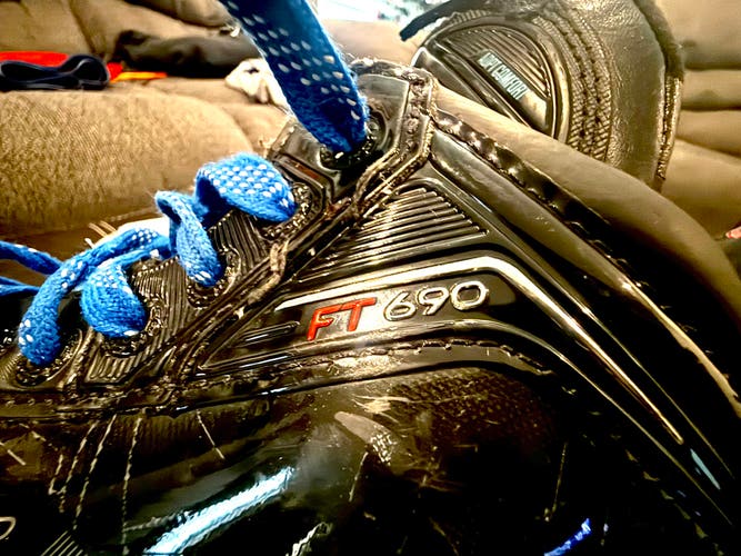 2023 CCM JetSpeed FT690 Hockey Skates Regular Width Size 4 (Used)