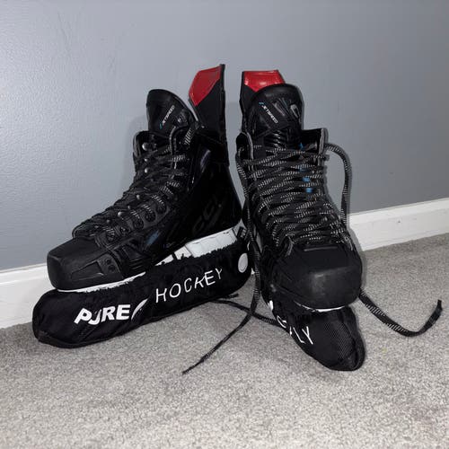 Black 2023 CCM JetSpeed FT690 Hockey Skates Regular Width 8 (Used)