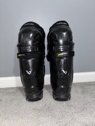 Intermediate Bauer Supreme M5 Pro 14" Shin Pads (Used)