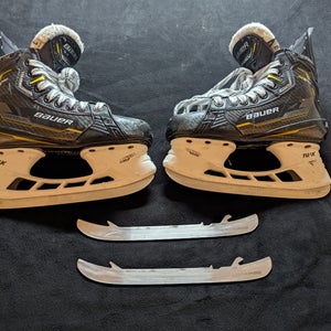 Bauer Supreme M5 Pro Skates Size 3 Width D with Aetrex Insoles and extra runners