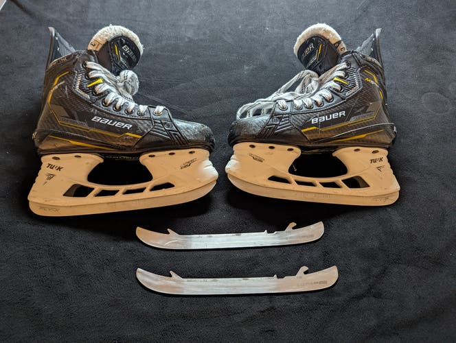 Bauer Supreme M5 Pro Skates Size 3 Width D with Aetrex Insoles and extra runners