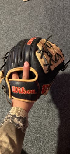 Wilson A2000 RH Pitcher's Baseball Glove 11" (Used)