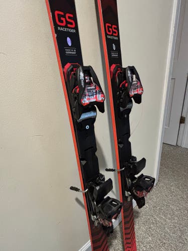 Unisex 2022 Volkl 165 cm Racing Racetiger GS Skis Max Din 12 (Used)