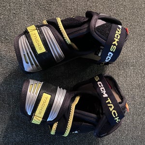 Junior Large CCM Tacks AS-V Elbow Pads (Used)