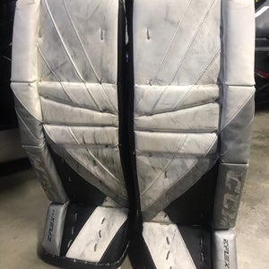 28" 2023 CCM Extreme Flex 5.5 Goalie Leg Pads (Used)