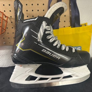 2024 Bauer Supreme M40 Hockey Skates 10 (Used)