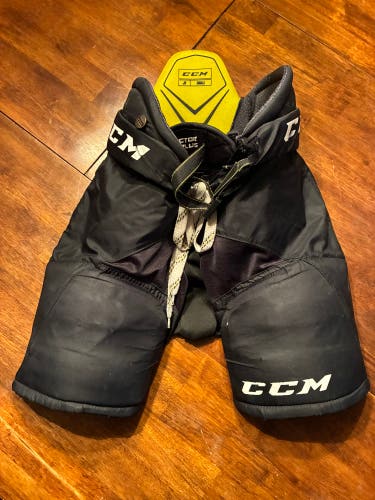 Junior Small CCM Vector Plus Hockey Pants (Used)