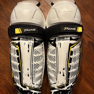 Junior CCM Vector plus 11" Shin Pads (Used)