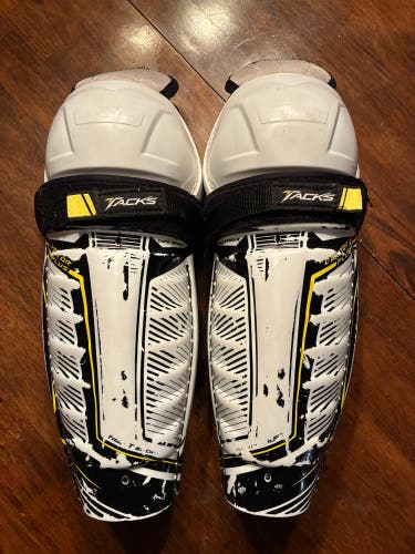 Junior CCM Vector plus 11" Shin Pads (Used)