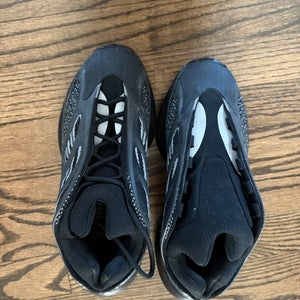 Black Men's Size M 7.0 (W 8.0) Adult Adidas Yeezy Shoes (Used)