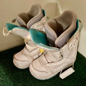 Burton Woman Emerald Snowboard Boots size 5