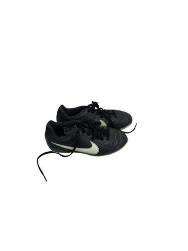 Used Nike BLK/WHT SOCCER CLEATS Soccer Cleats Black And White Youth 11.0 11347-S000263970