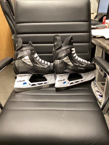 True Catalyst Pro Hockey Skates Regular Width 7.0 (New)
