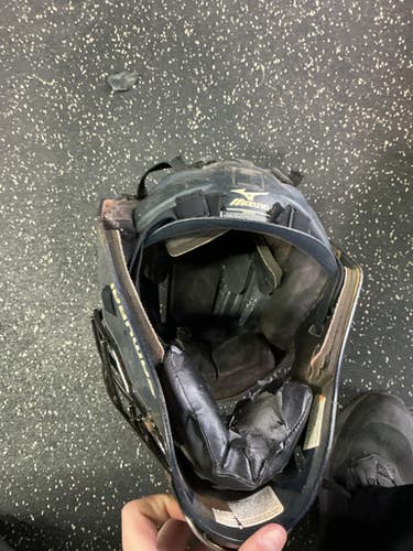 Mizuno Used Catcher's Set