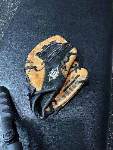 Easton Used Brown Right Hand Throw 10" Baseball Glove