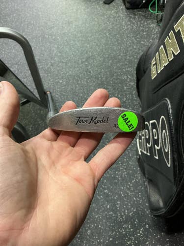 Tour (Used) Right Handed Men's Blade Putter