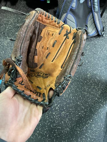 Used Wilson A0440Z5FP11 BB/SB Glove RH Throw Brown 11" 10743-C000478520