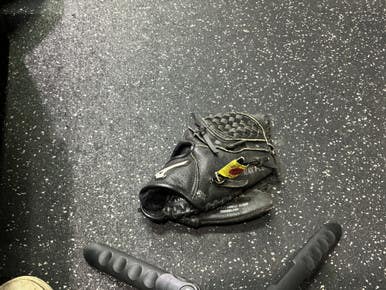 Mizuno (Used) Black Right Hand Throw 10" Baseball Glove