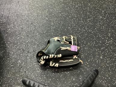 Used Easton PY10BG BB/SB Glove RH Throw Black 10" 10743-C000473819