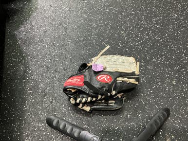 Used Rawlings SC100BGB BB/SB Glove RH Throw Black 10" 10743-S000472706