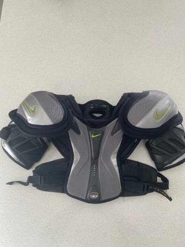 Medium Senior Nike V14 Shoulder Pads (Used)
