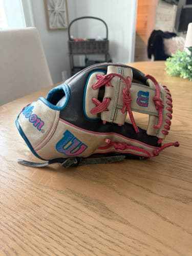 2024 Wilson A2000 RH Infield Baseball Glove 11.5" (Used)