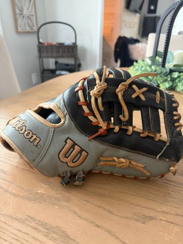 2023 Wilson A2000 RH First Base Baseball Glove 12.5" (Used)