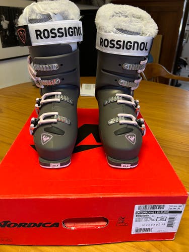 Mondo 25 & 25.5 Women's Nordica Speedmachine 3 95 W Ski Boots (New)