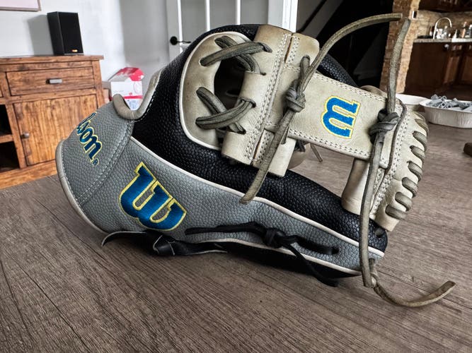 Wilson A2000 RH Infield Baseball Glove 11.5" (Used)