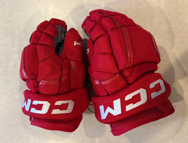 Detroit Red Wings CCM HG12 Gloves 13" Pro Stock (Used)
