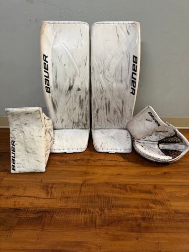 Large 2025 Bauer FlyLite Goalie Leg Pads (Used)