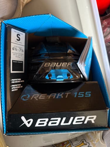 Small Bauer Re-Akt 155 Helmet (New)